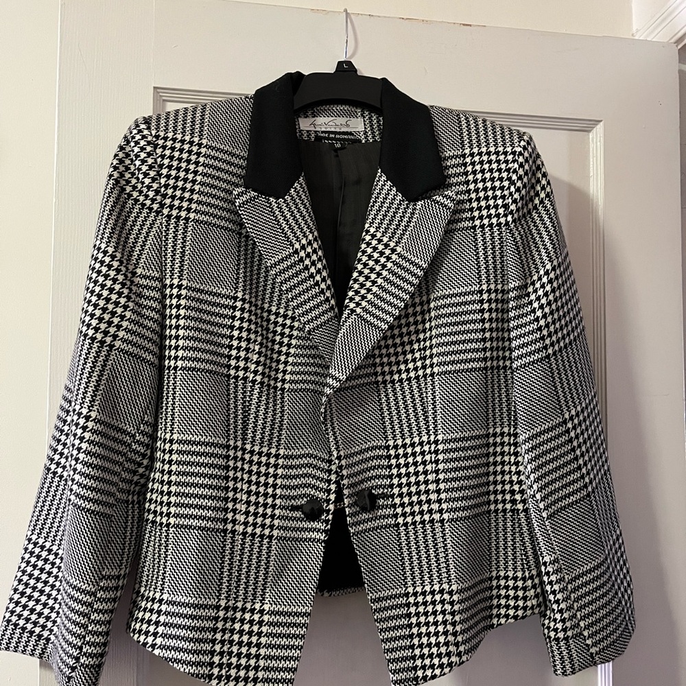 Stylish Black and White Plaid Women's Jacket